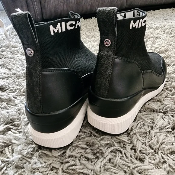 Michael Kors Sneakers - Picture 2 of 2